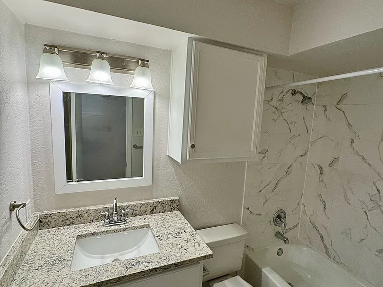 4019 Evergreen St — Photo 5
