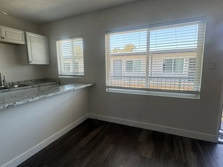 Marine Bay Apartments — Photo 11