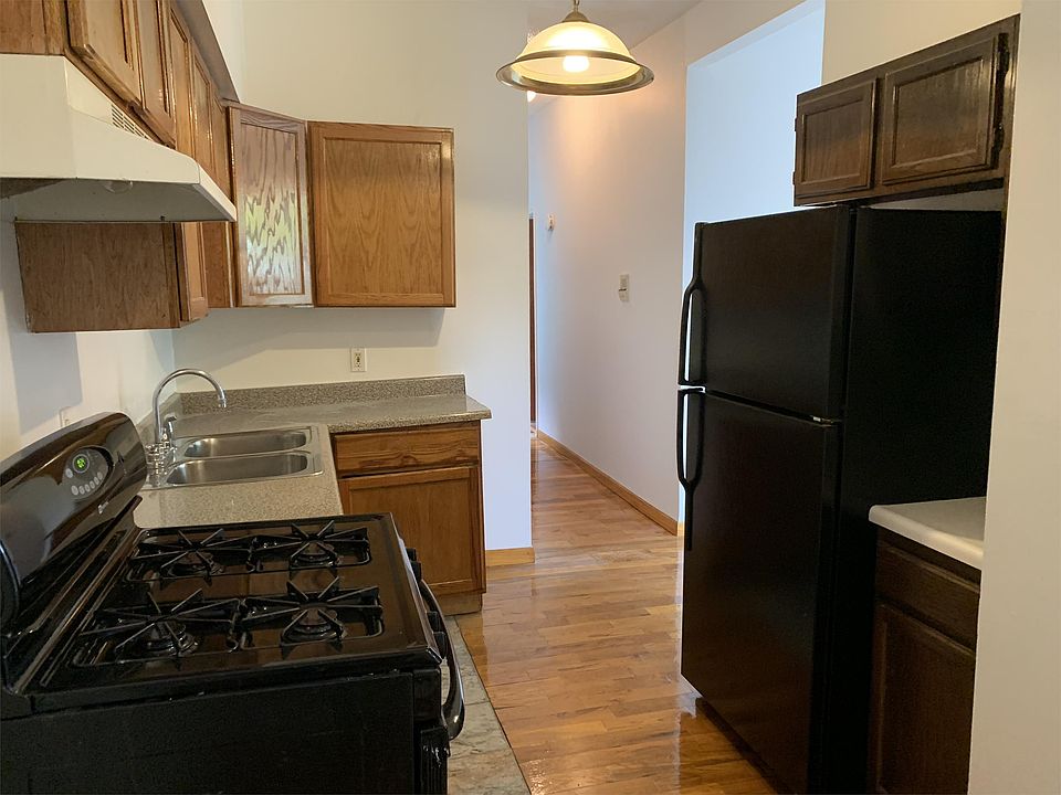 1st image of 118 Cottage St APT 4