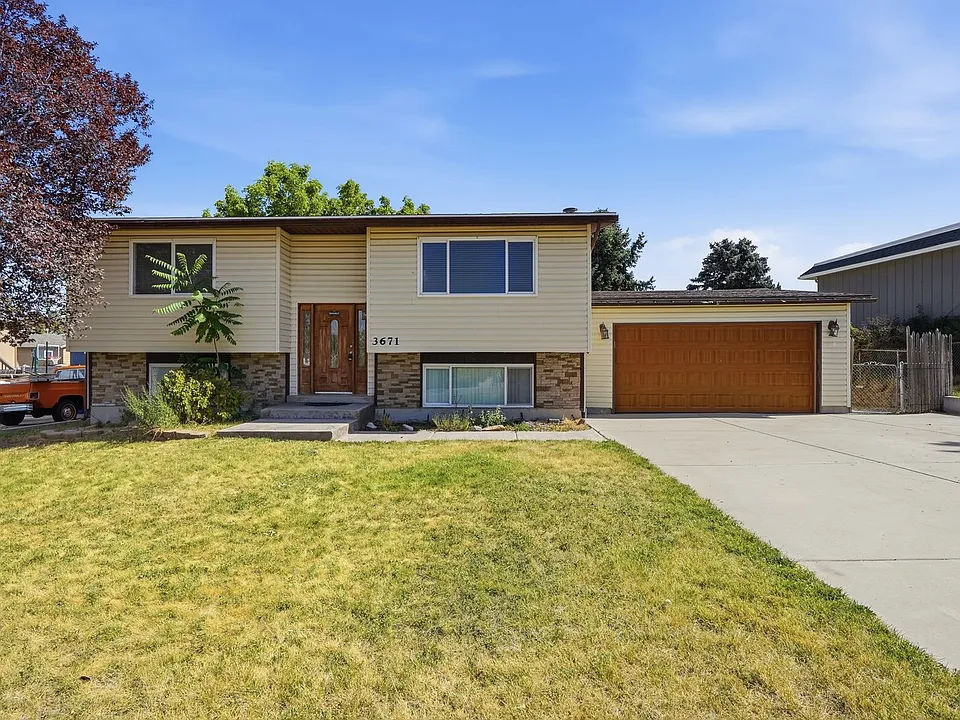 3671 W Cordele Cir