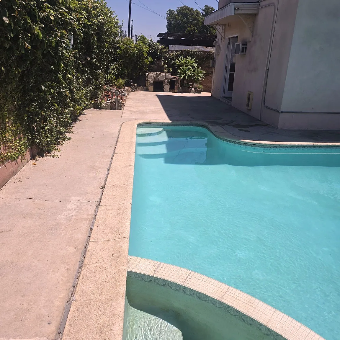 4 bed, 2.5 bath, 1697 sqft, $5,700 — Photo 1