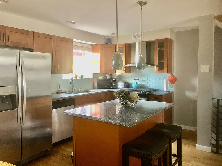 4624 Regent St — Photo 4