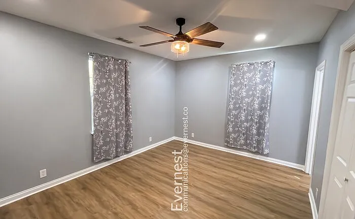 2311 Fairleigh St — Photo 8