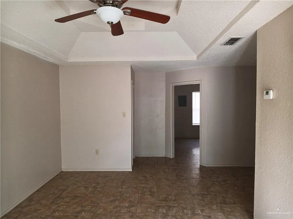 1 bed, 1.0 bath, 700 sqft, $700 — Photo 2