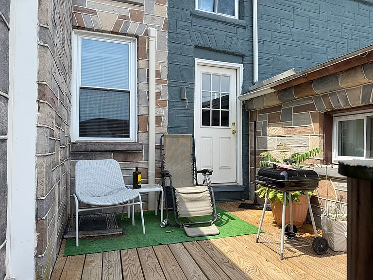 242 Union St — Photo 19