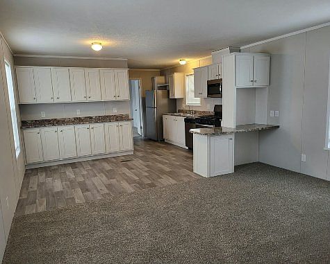 2nd image of 2331 Catalpa St #70
