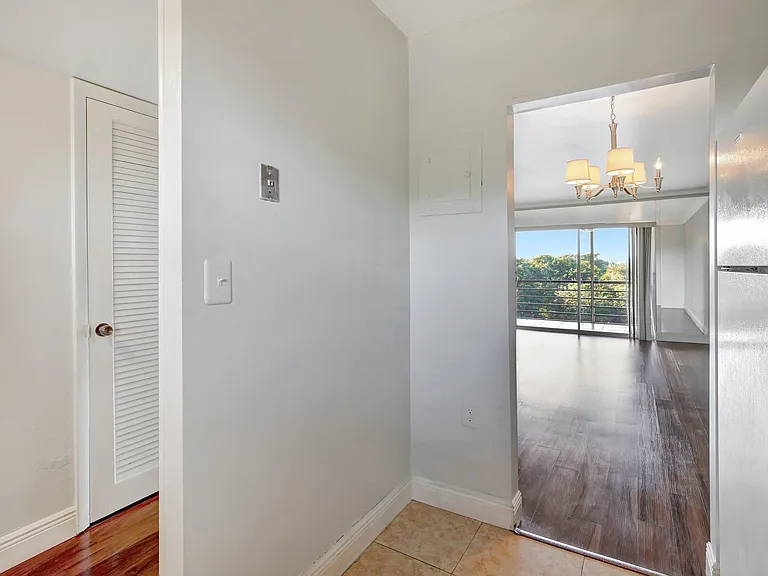 8225 Sunrise Lakes Dr N #303 — Photo 8