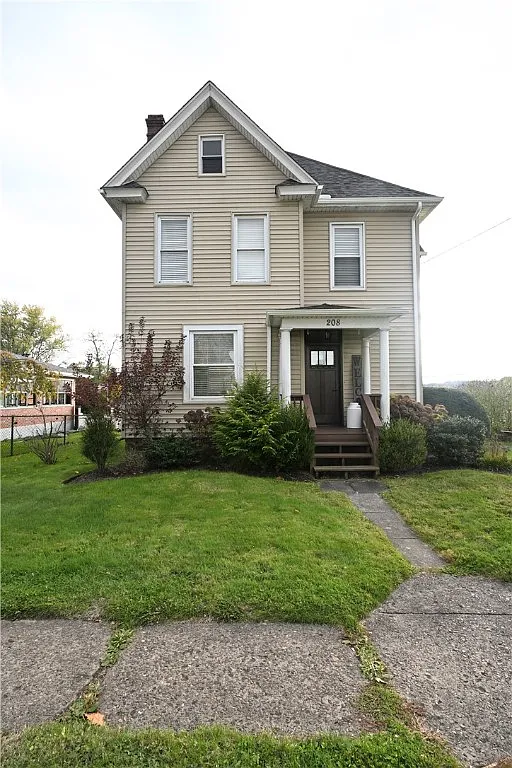 208 Independence St photo 1