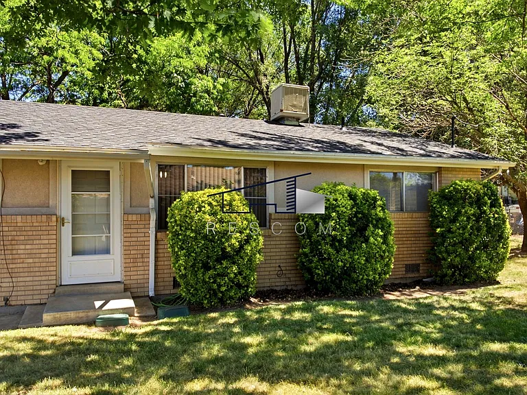 4850 S Duplex — Photo 1