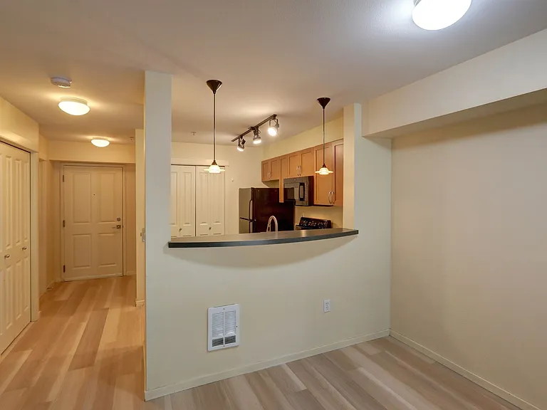 118 107th Ave NE #B105 — Photo 6