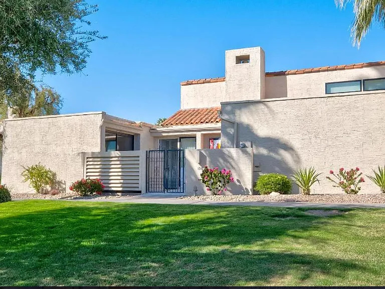 135 Desert West Dr — Photo 26