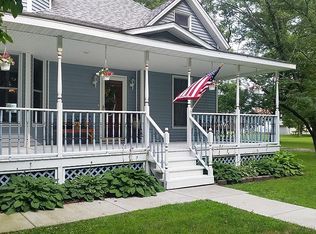 201 N West St, Stonington, IL