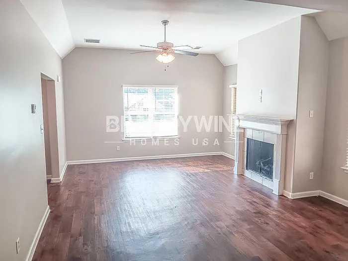 2260 Webbing Dr — Photo 2
