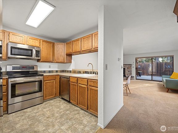 5th image of 2918 Sylvan Street #105