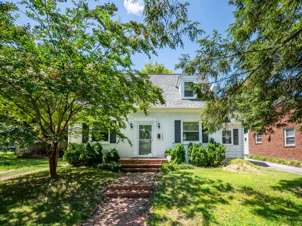 122 Hanover Ave, Colonial Heights, VA 23834