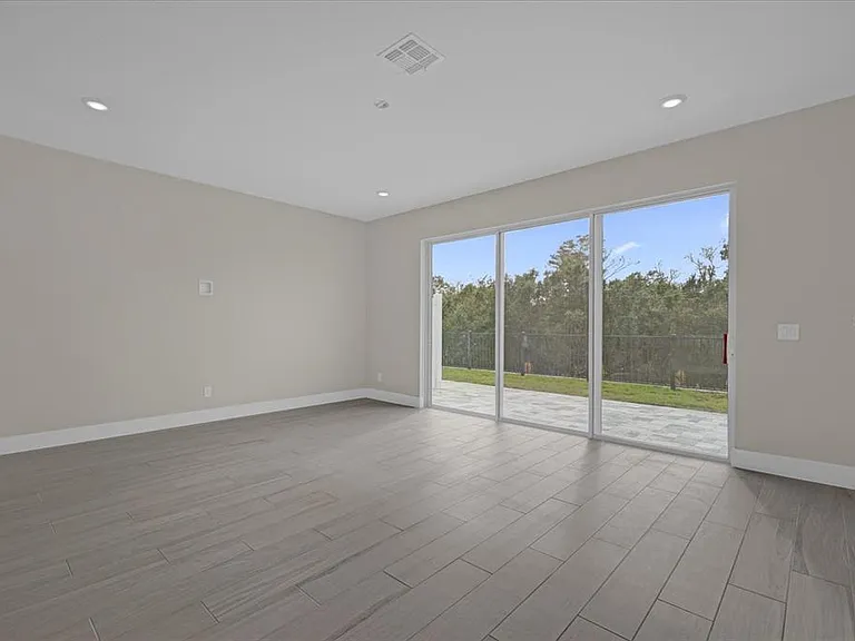 7838 Spectrum Dr — Photo 10