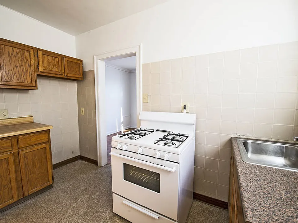 1815 W 77th