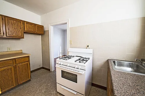1815 W 77th Photo 1