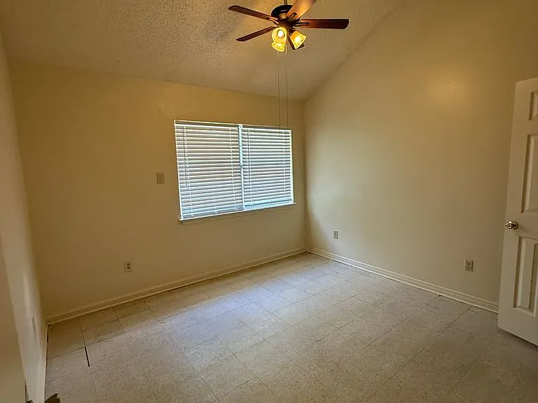 8724 Gsri Ave — Photo 10
