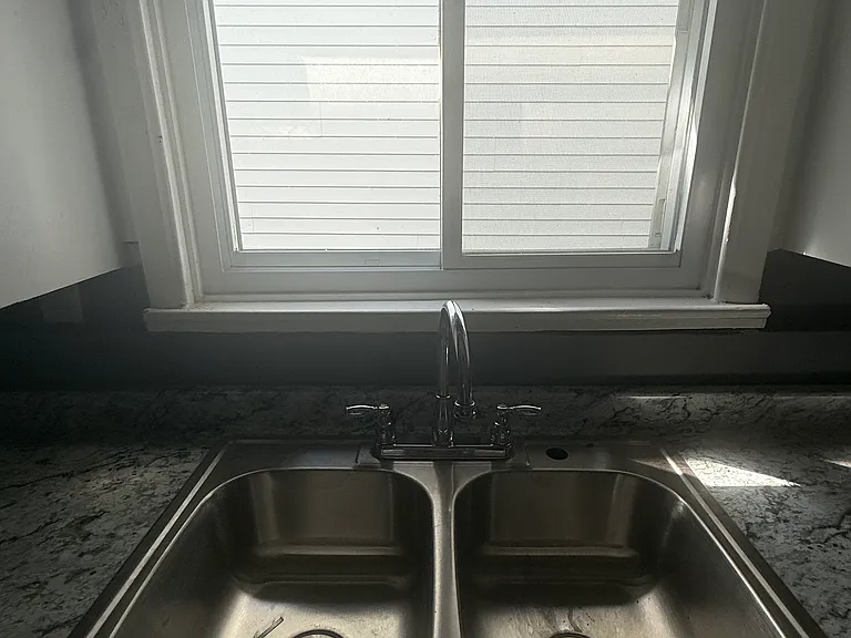 463 Oak St — Photo 3