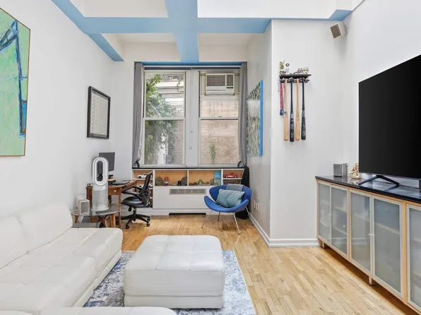 4 Lexington Avenue image 1 of 6