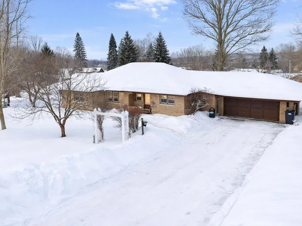 908 N Taffee Dr, Hastings, MI 49058