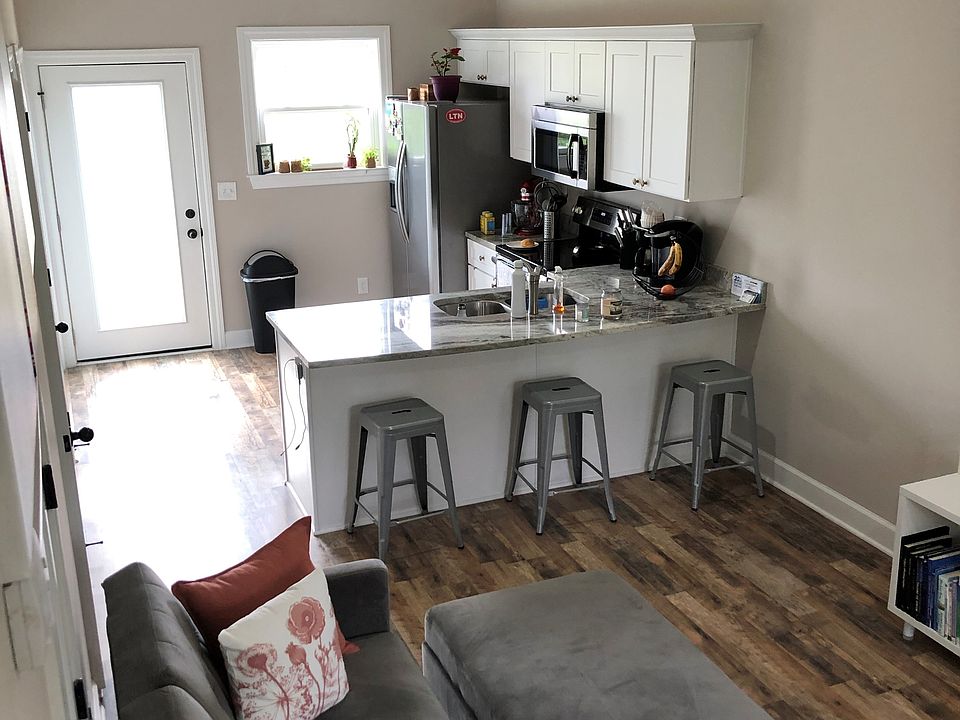 1st image of 1020 40th Ave N #103