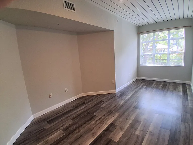 2402 W Azeele St #417 — Photo 11