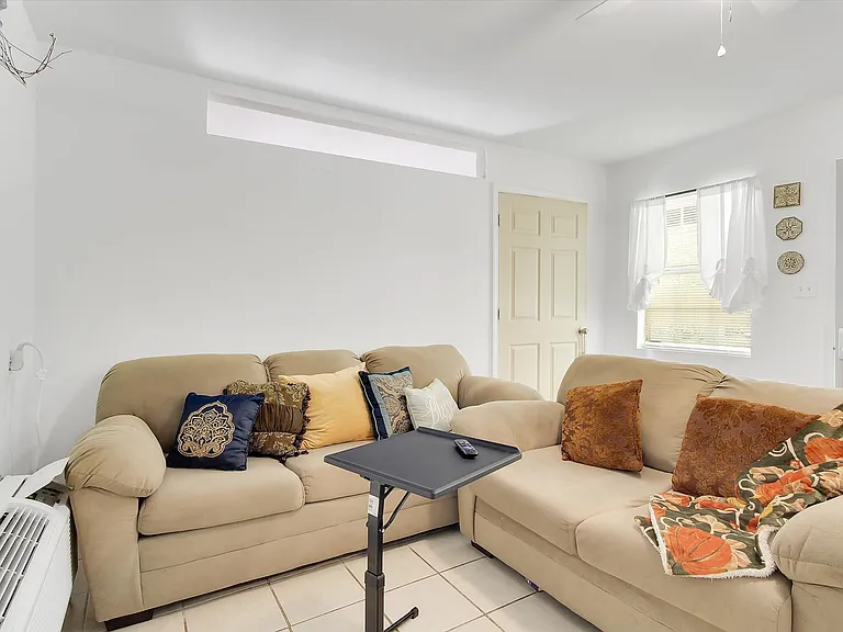 Tiny Apartment Rentals — Photo 22