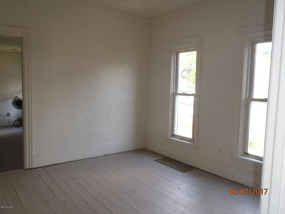 3rd image of 925 Nagold St NW