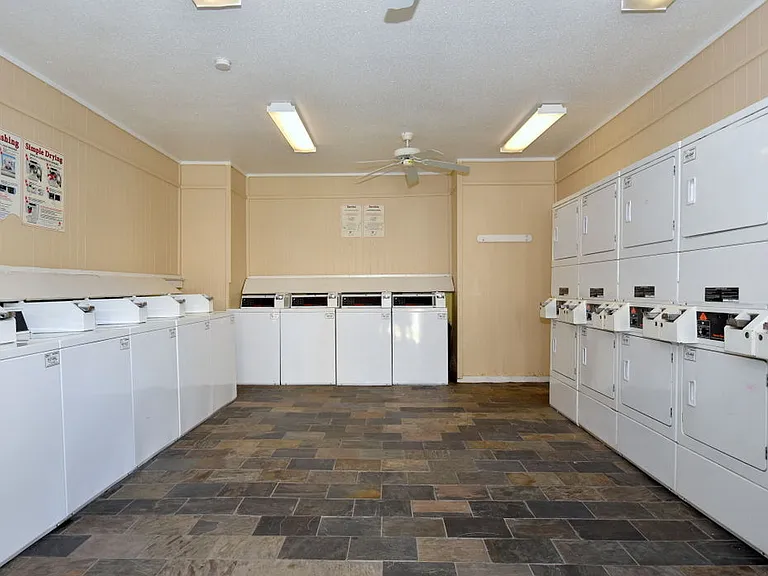 Northlake Manor Apartments — Photo 41
