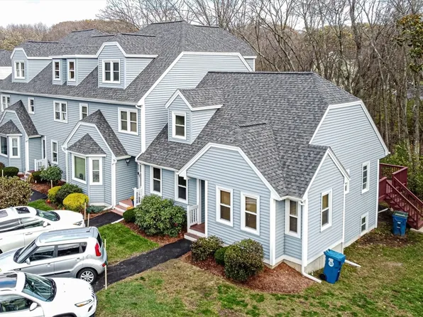 215 Merrimack Meadows Ln, Tewksbury, MA 01876