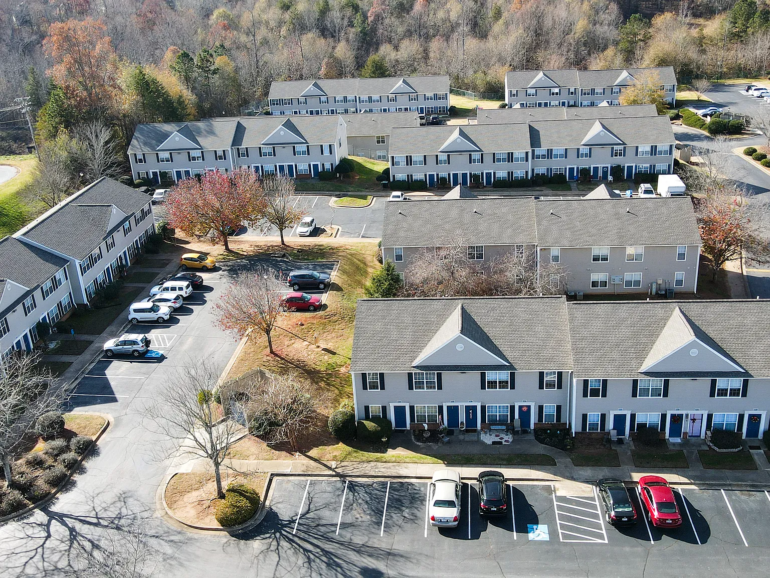 Creekside Apartments — Photo 1