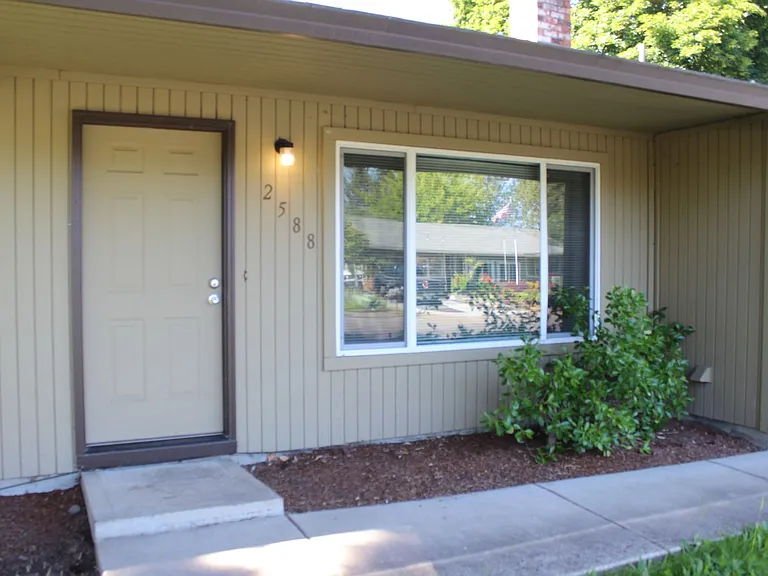 2588 NE Grant St — Photo 8