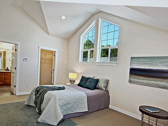 5th image of 12036 Roosevelt Way NE APT C