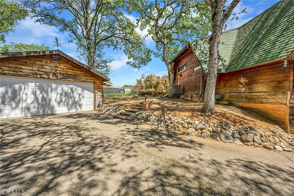 1239 Boggs Ln photo 1