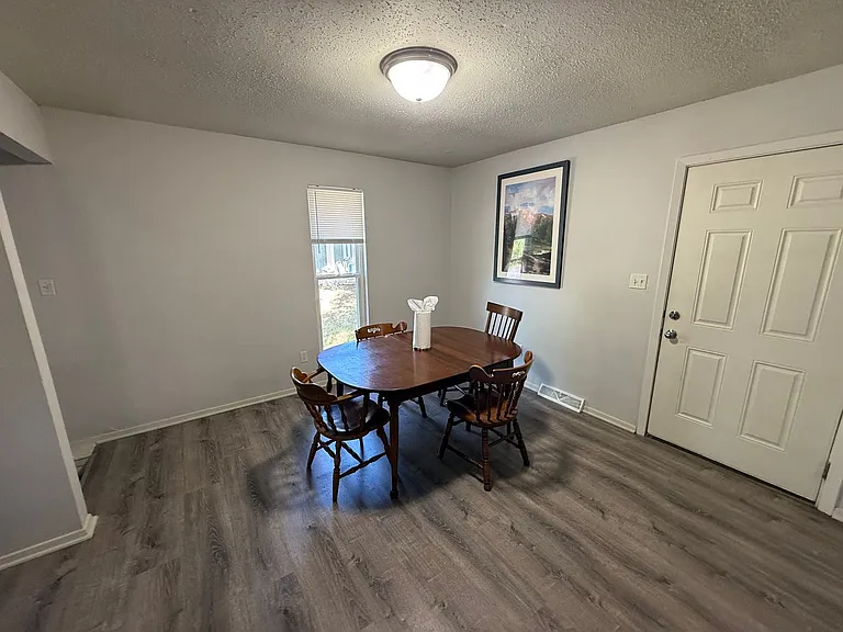 207 Wheaton Ct — Photo 5