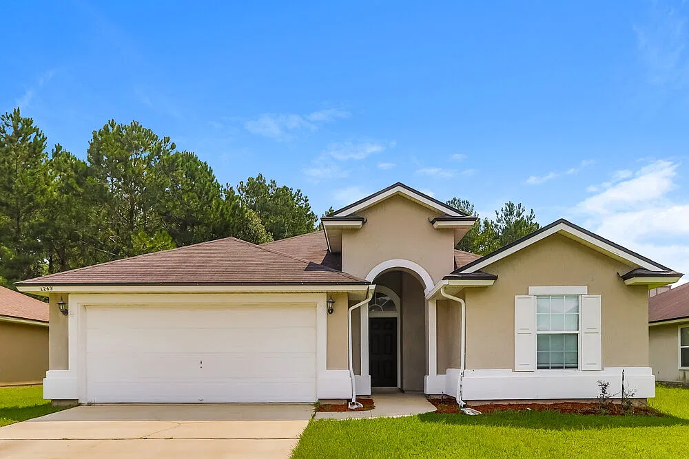 4 bed, 2.0 bath, 1746 sqft, $2,050 — Photo 1
