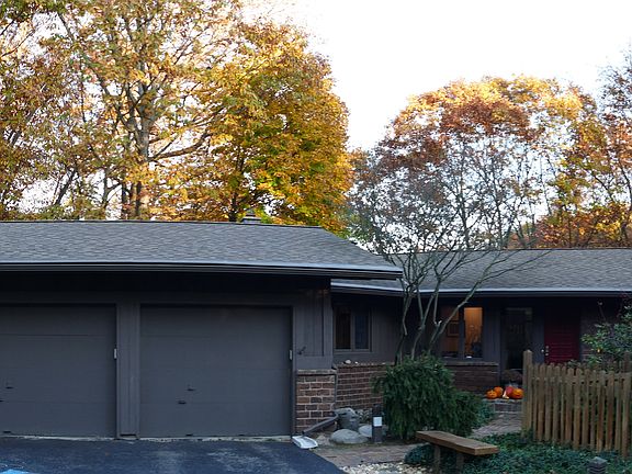 2nd image of 6766 Turnberry Dr SE