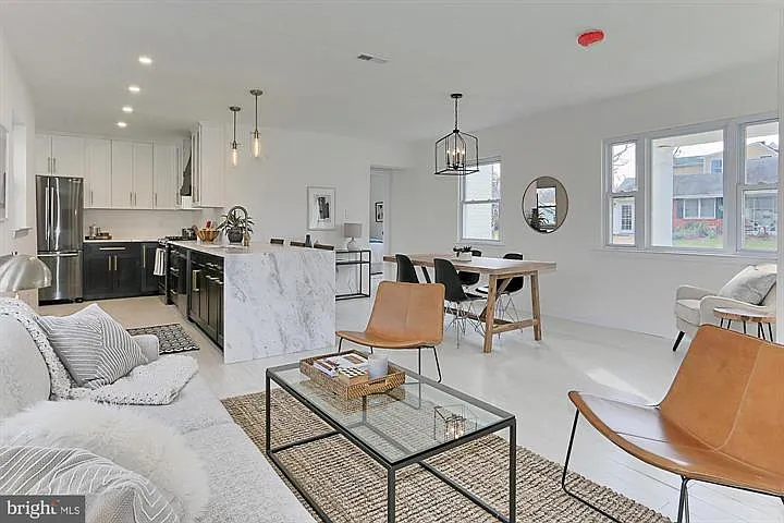 2501 Crest St — Photo 16