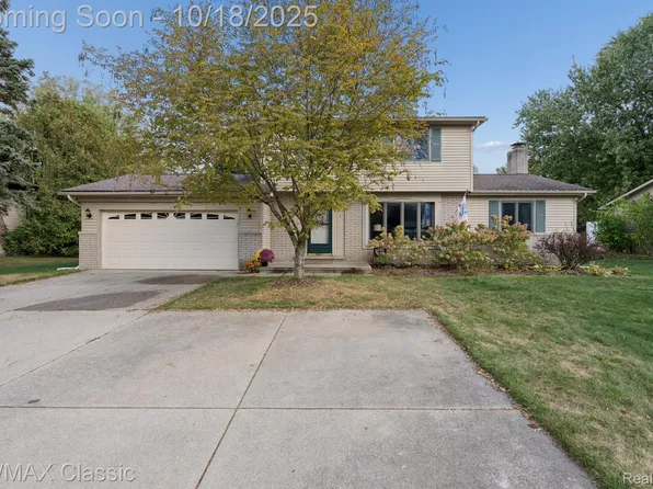 3610 Tara Dr, Highland, MI 48356