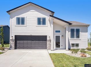 17602 Phoebe St, Bennington, NE 68007