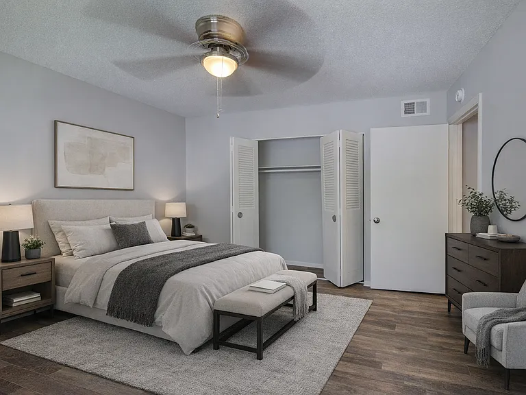2114 Swift Ave — Photo 3