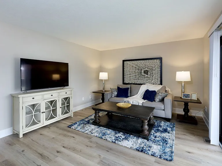 Oak Tree Apartments — Photo 30