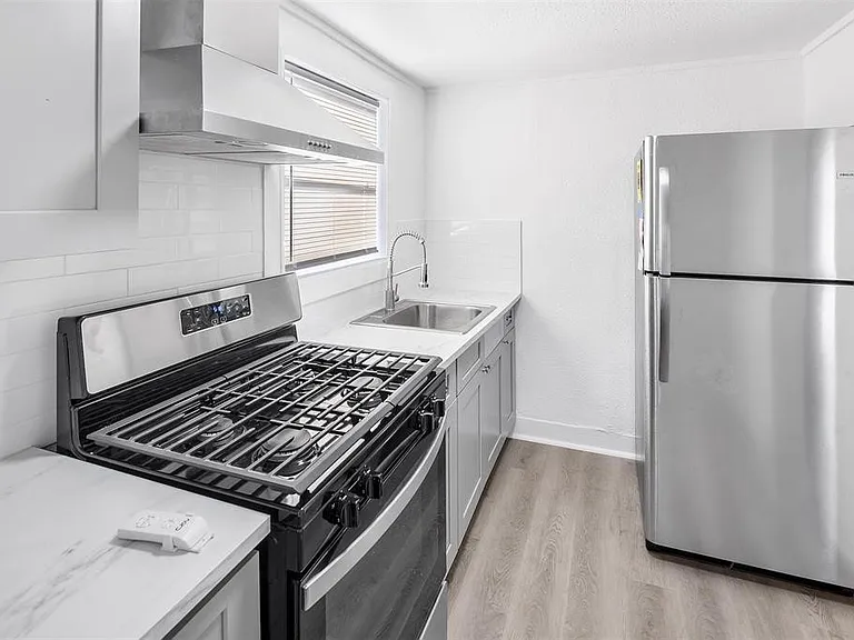 1911 Benson St #2 — Photo 7
