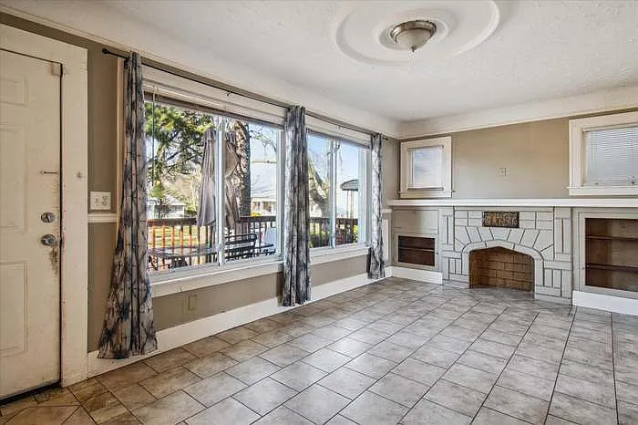 1661 Grant Ave — Photo 4