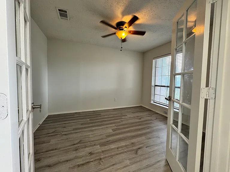 1421 Glyndon Dr — Photo 15