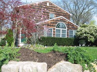 233 Pierce St, Centerport, NY 11721