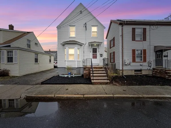 28 Everett St, Woburn, MA 01801