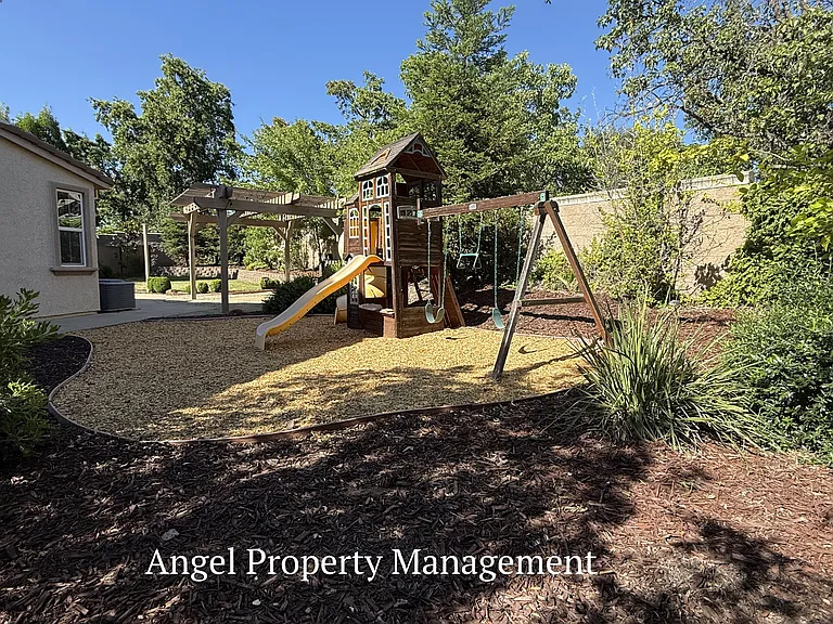 128 Dowd Ct — Photo 4